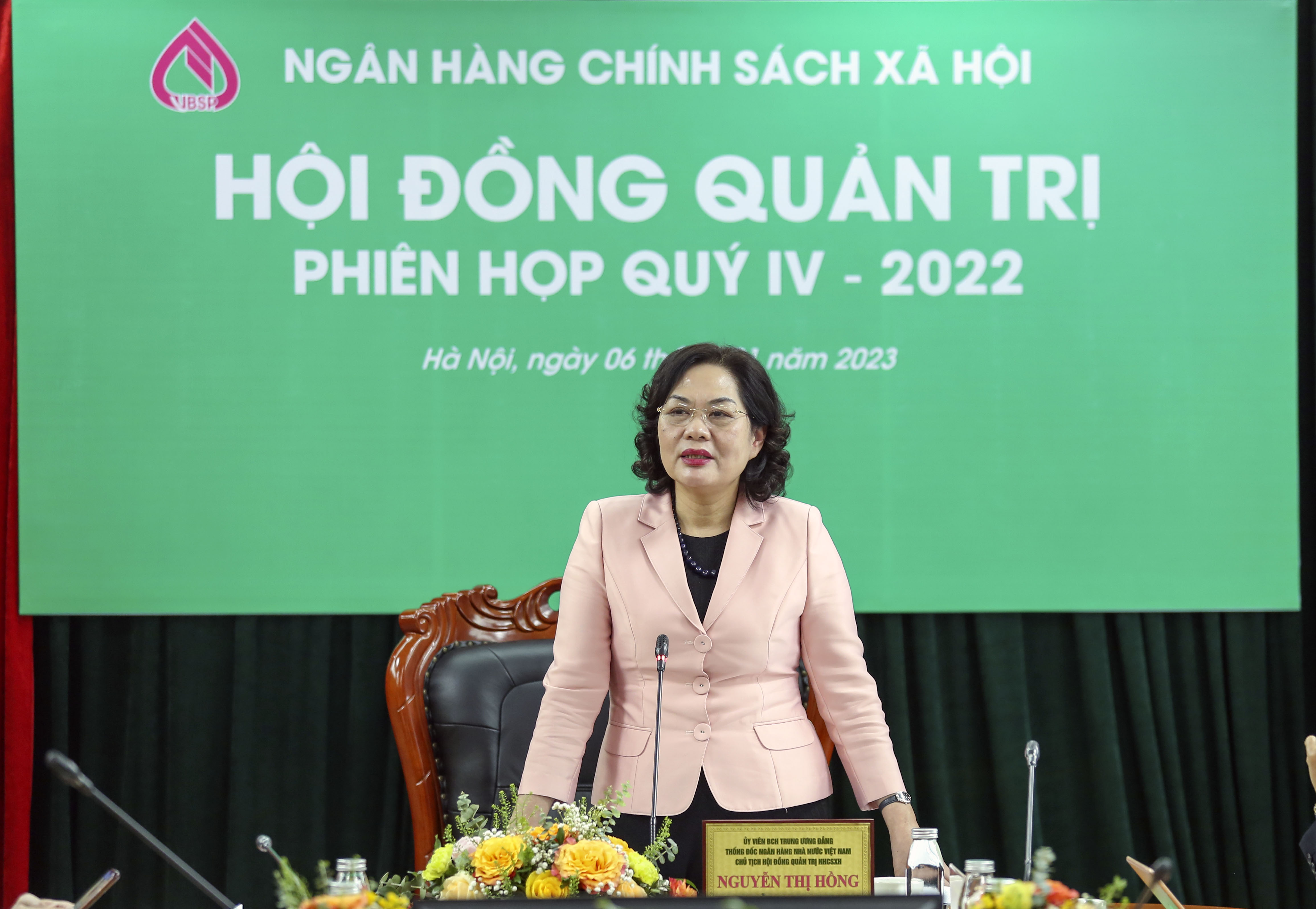 Thống đốc NHNN Việt Nam Nguyễn Thị Hồng kiêm Chủ tịch HĐQT NHCSXH chủ trì phiên họp