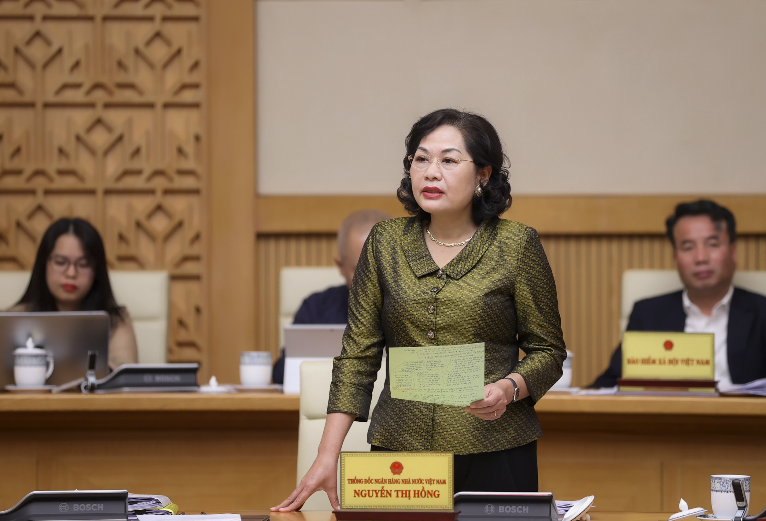 Thống đốc Nguyễn Thị Hồng phát biểu tại phiên họp (Ảnh: Dương Giang)