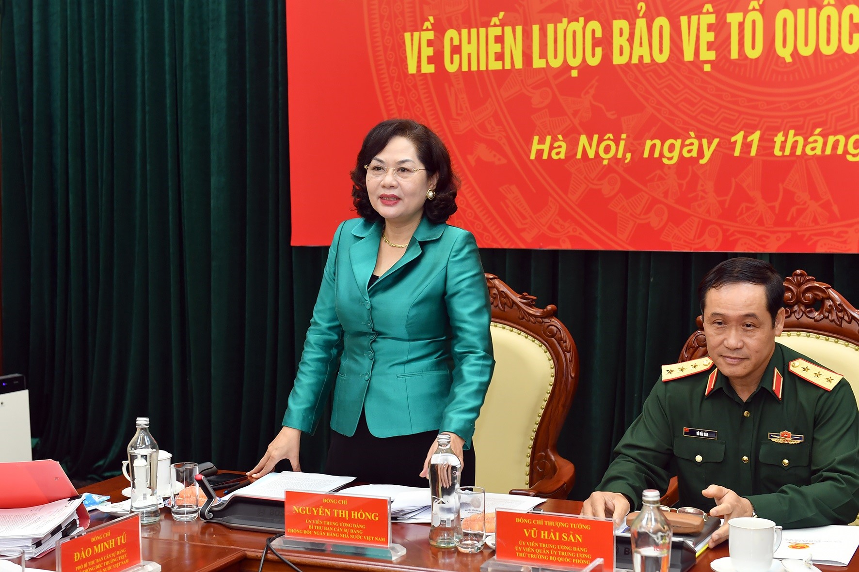 Đồng chí Nguyễn Thị Hồng - Ủy viên Ban chấp hành Trung ương Đảng, Bí thư Ban cán sự Đảng, Thống đốc NHNN phát biểu tại Hội nghị