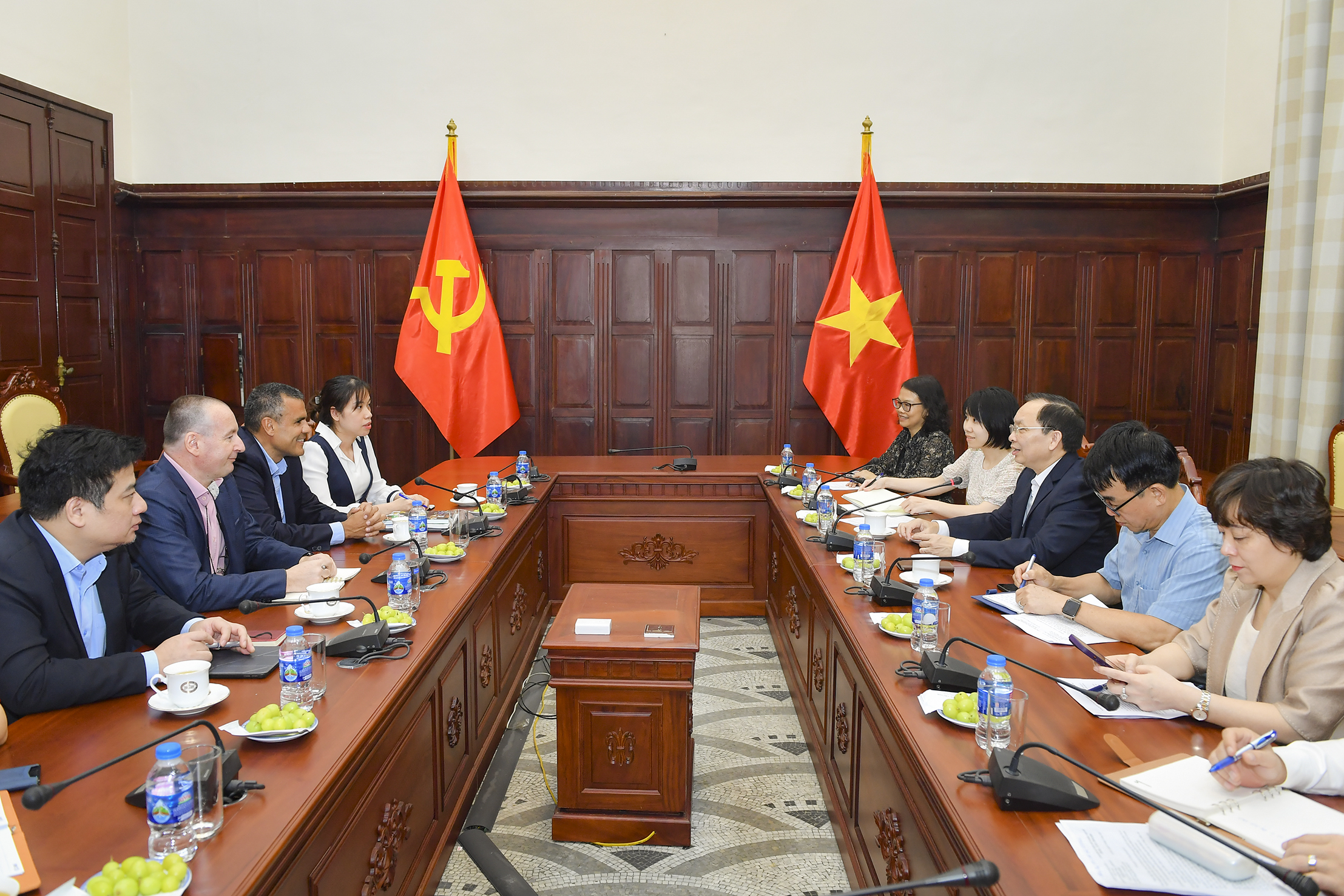 Phó Thống đốc Thường trực NHNN Đào Minh Tú tiếp Chủ tịch DID