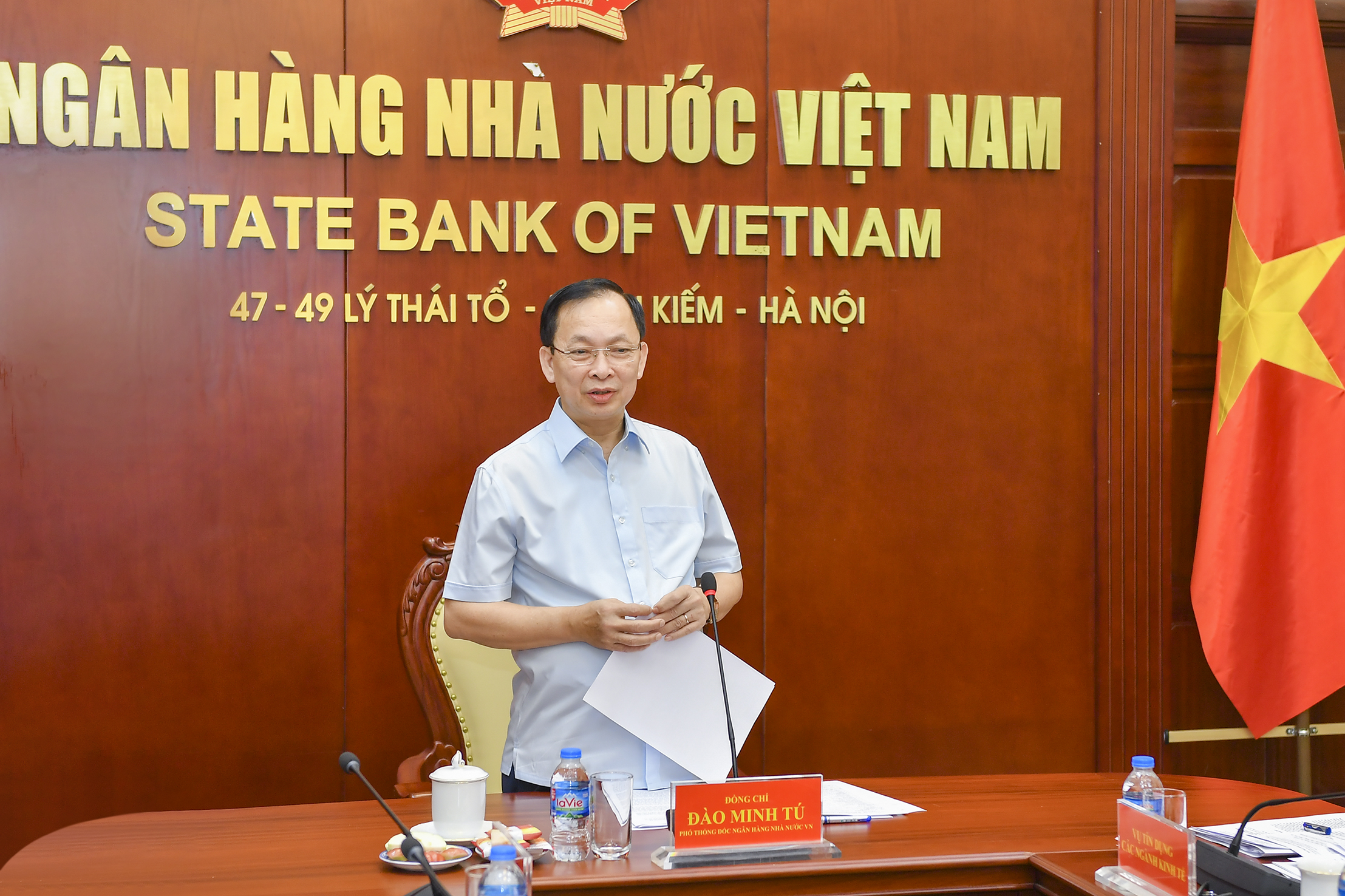 Phó Thống đốc Thường trực NHNN Đào Minh Tú chủ trì  buổi làm việc