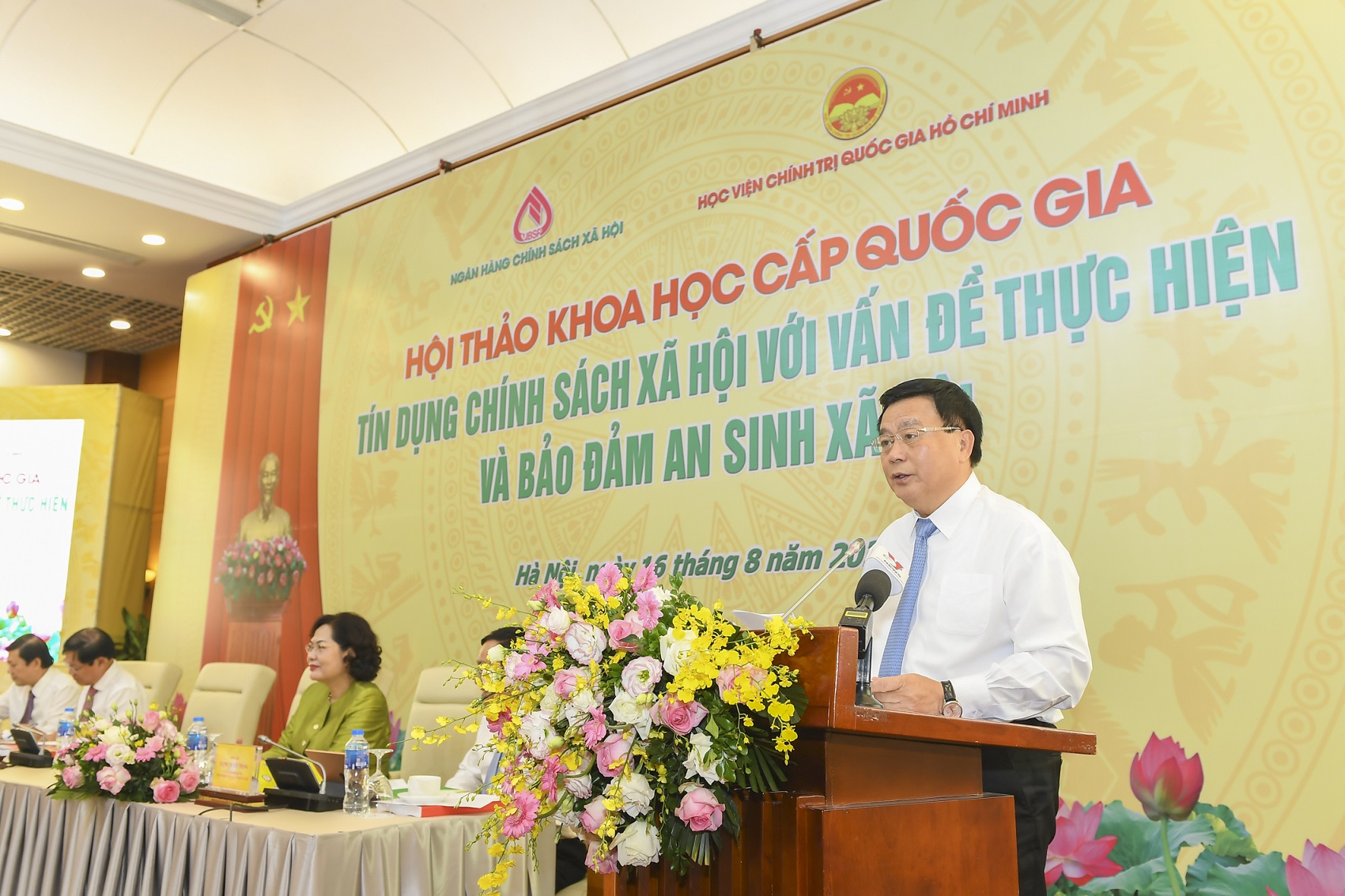 Đ/c Nguyễn Xuân Thắng - Giám đốc Học viện Chính trị Quốc gia Hồ Chí Minh phát biểu khai mạc Hội thảo