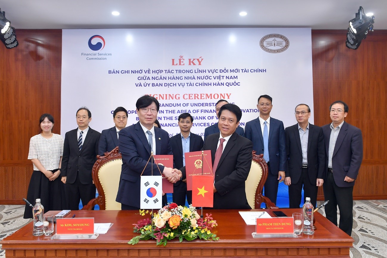 Lễ ký Bản ghi nhớ về hợp tác trong lĩnh vực đổi mới tài chính giữa  hai  bên