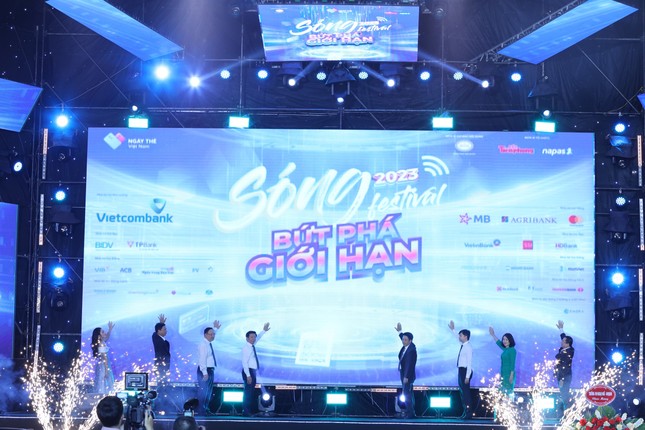 Phó Thống đốc Phạm Tiến Dũng cùng các đại biểu khai mạc sự kiện Sóng Festival 2023