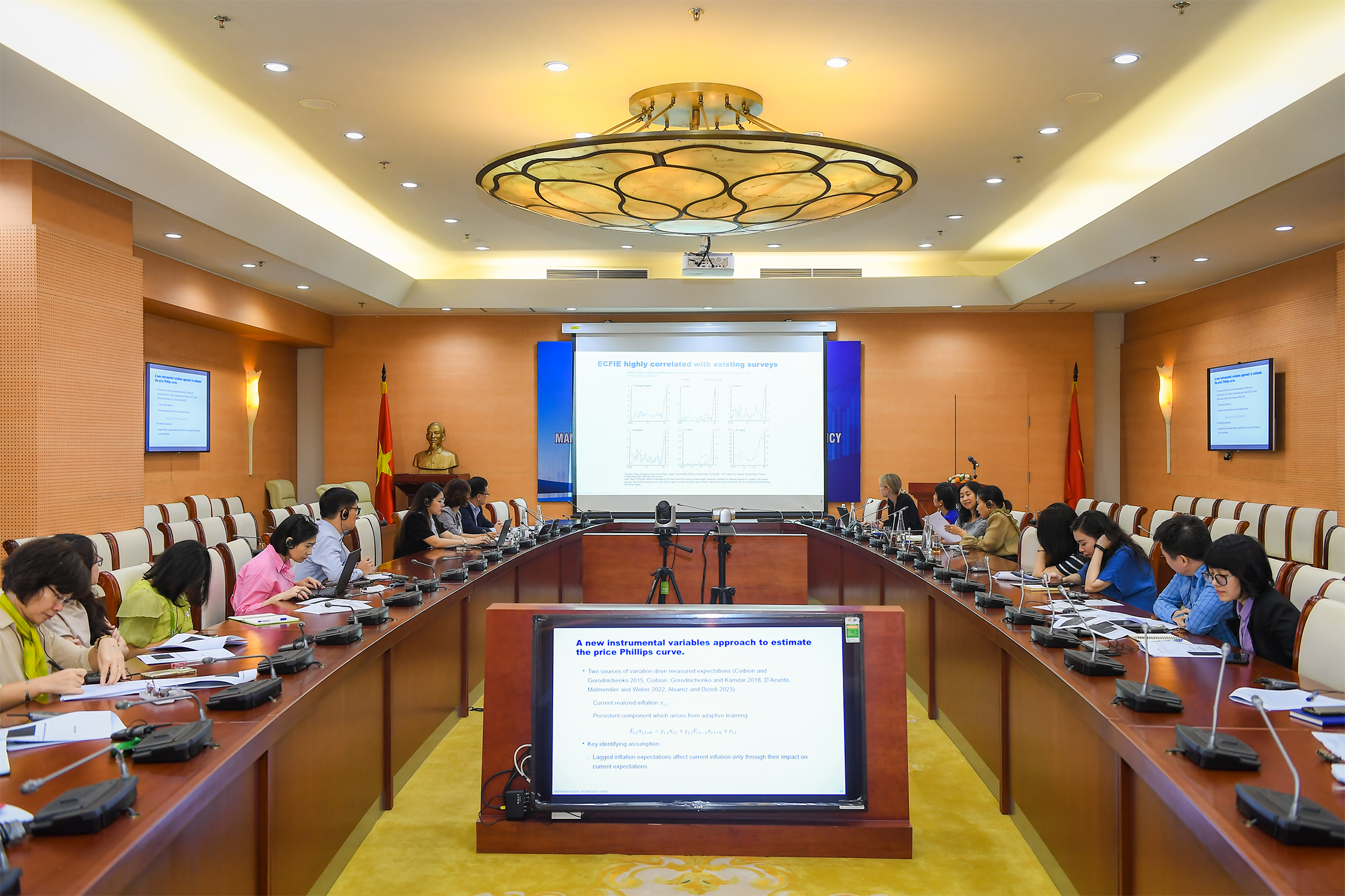 Toàn cảnh buổi thuyết trình