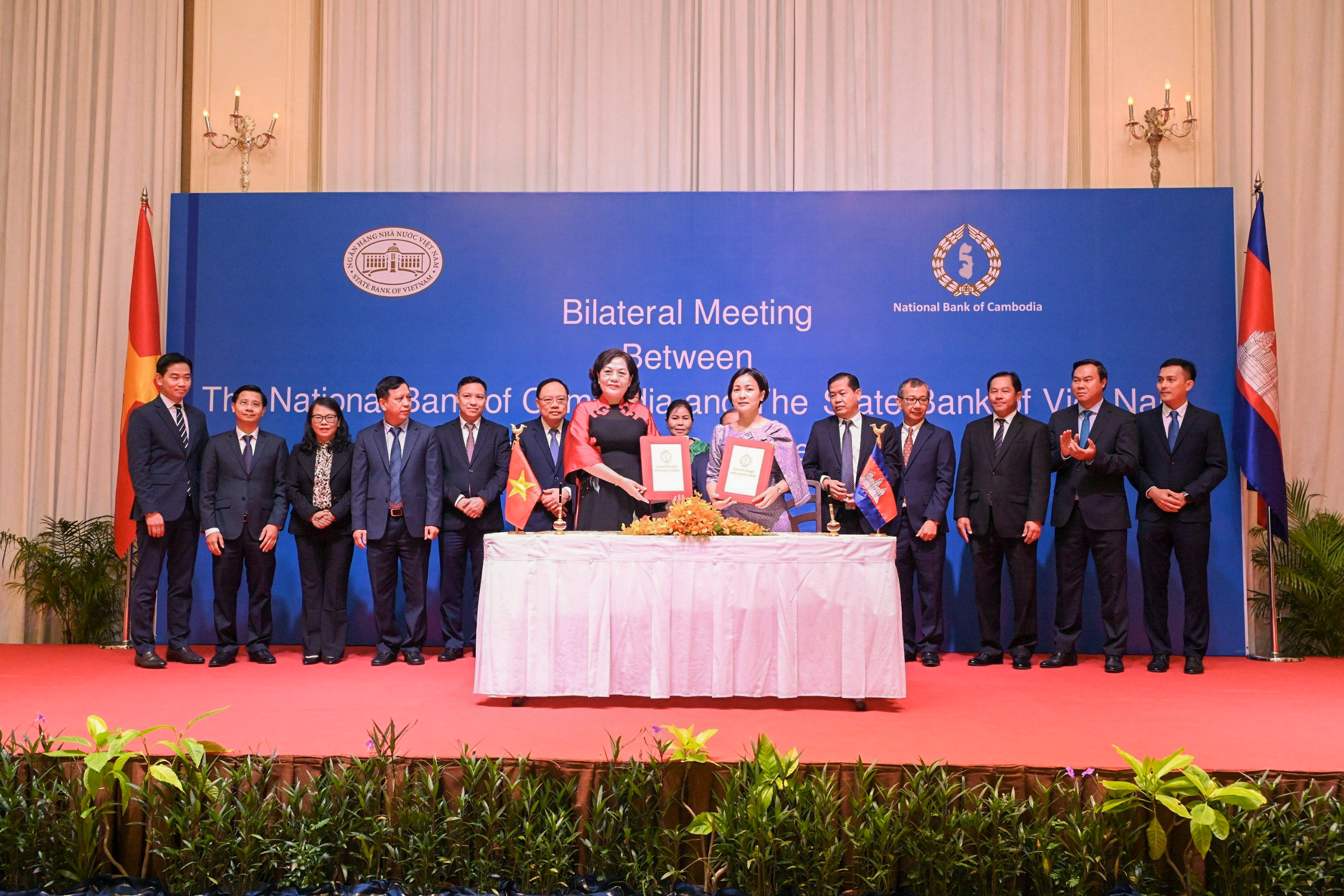 Hai Thống đốc trao đổi Biên bản Hội nghị