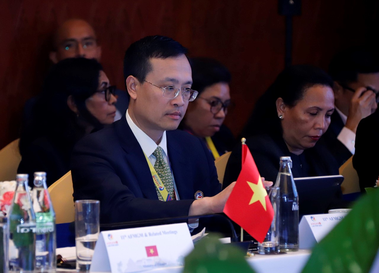 Phó Thống đốc tham dự Hội nghị Thống đốc NHTW và Bộ trưởng Tài chính ASEAN với các Hội đồng kinh doanh