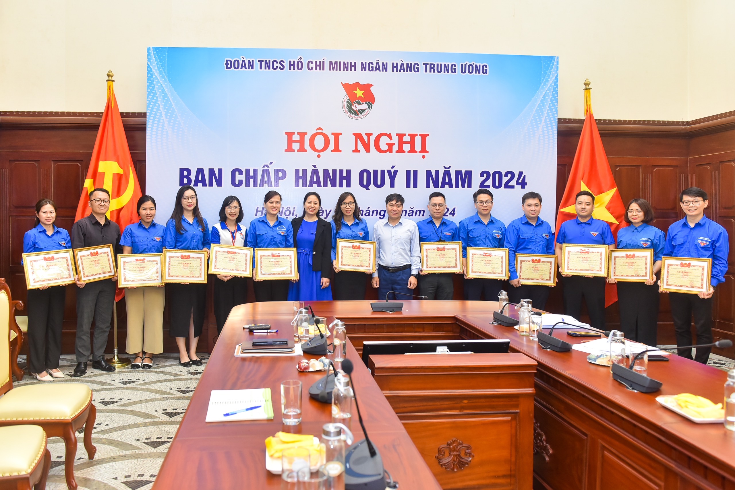 Khen thưởng tập thể, cá nhân có thành tích xuất sắc trong Tháng Thanh niên 2024