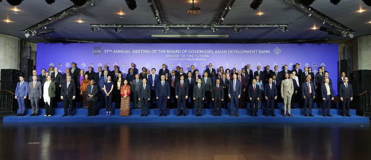 Toàn cảnh phiên khai mạc toàn thể Hội nghị thường niên ADB lần thứ 57