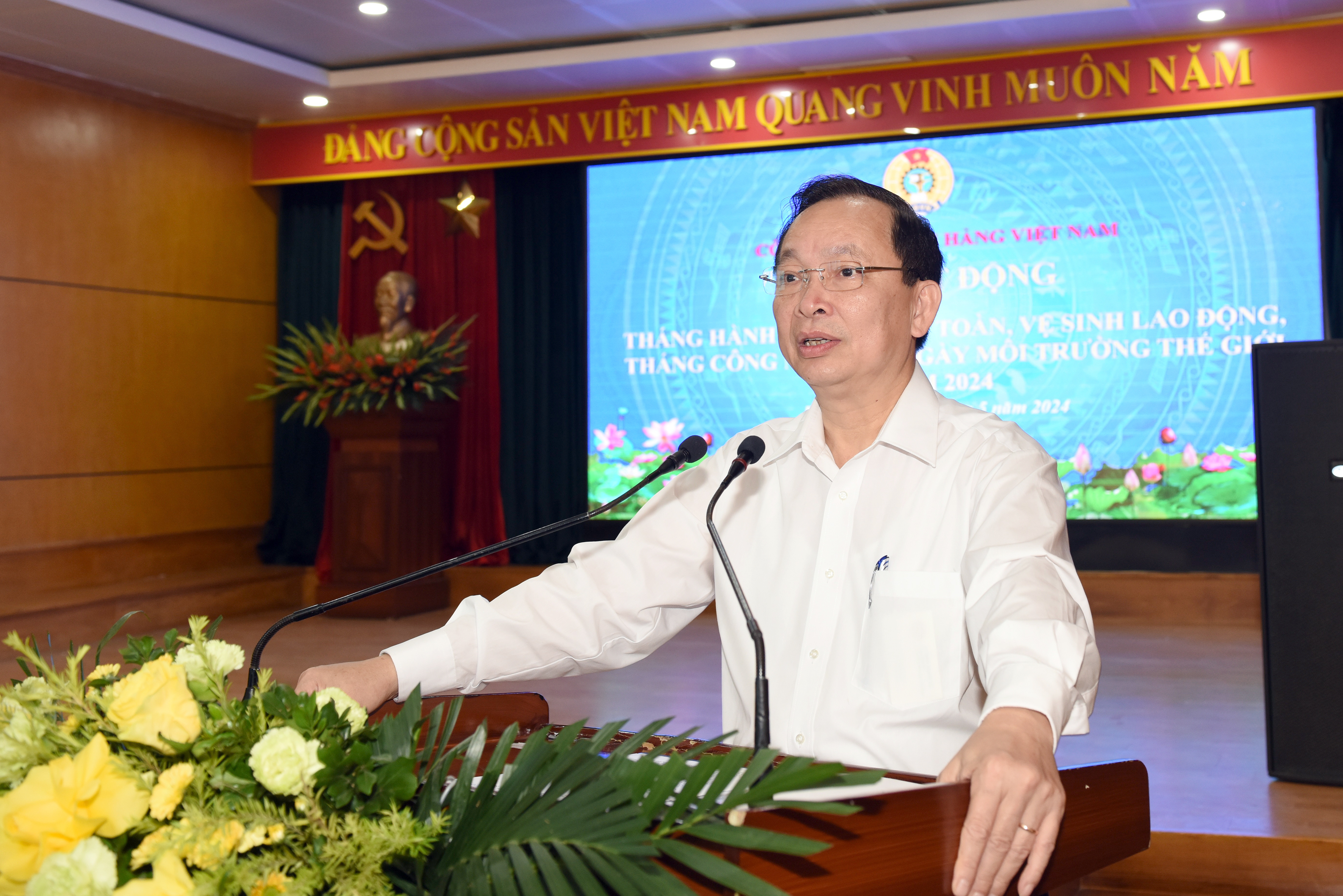 Đ/c Đào Minh Tú - Phó Thống đốc Thường trực, Chủ tịch Công đoàn Ngân hàng Việt Nam phát biểu khai mạc Lễ phát động