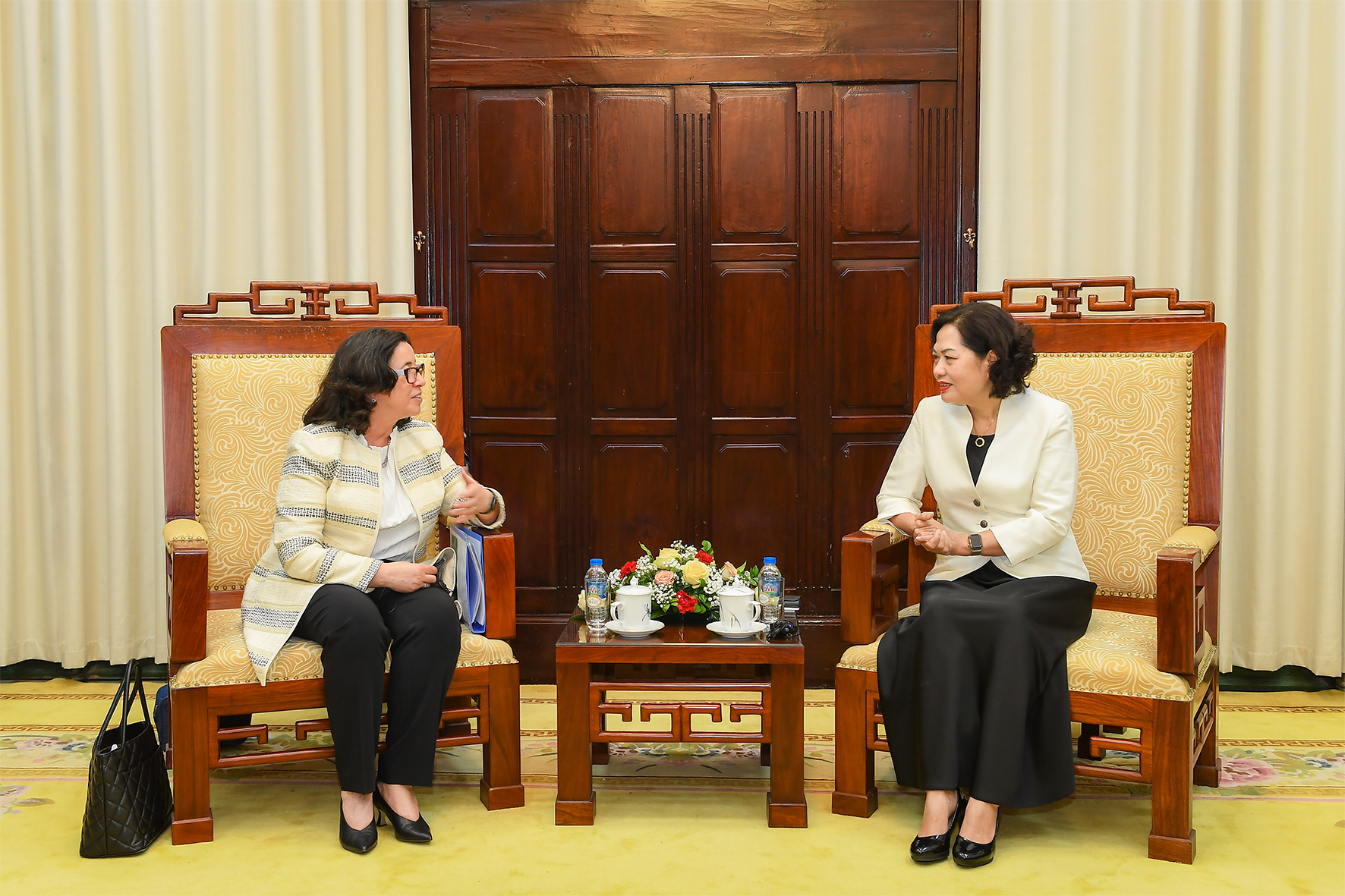 Thống đốc Nguyễn Thị Hồng tiếp bà Manuela V Ferro, Phó Chủ tịch Ngân hàng Thế giới (WB)