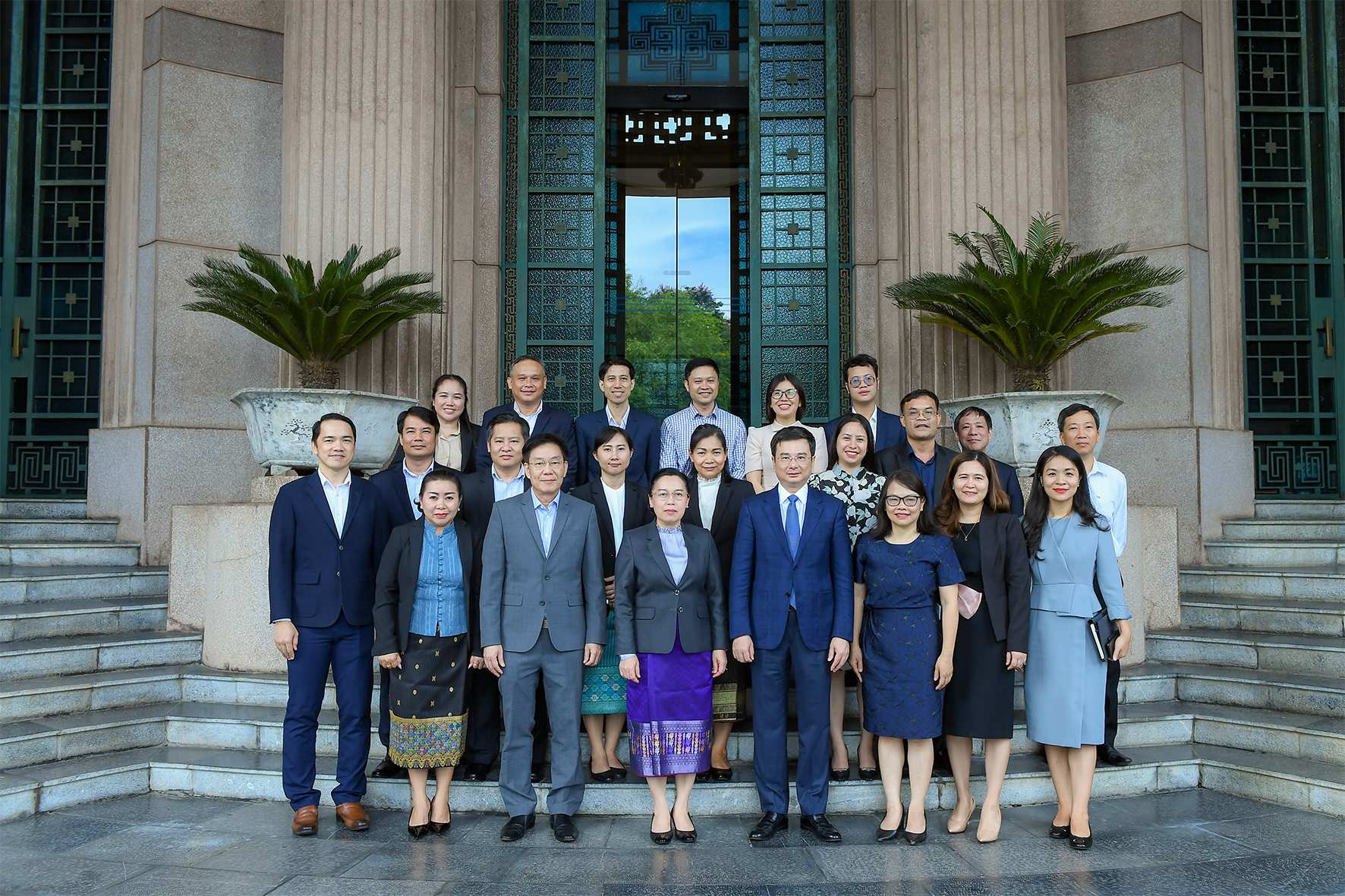 Phó Thống đốc Phạm Thanh Hà tiếp đoàn liên bộ của Lào