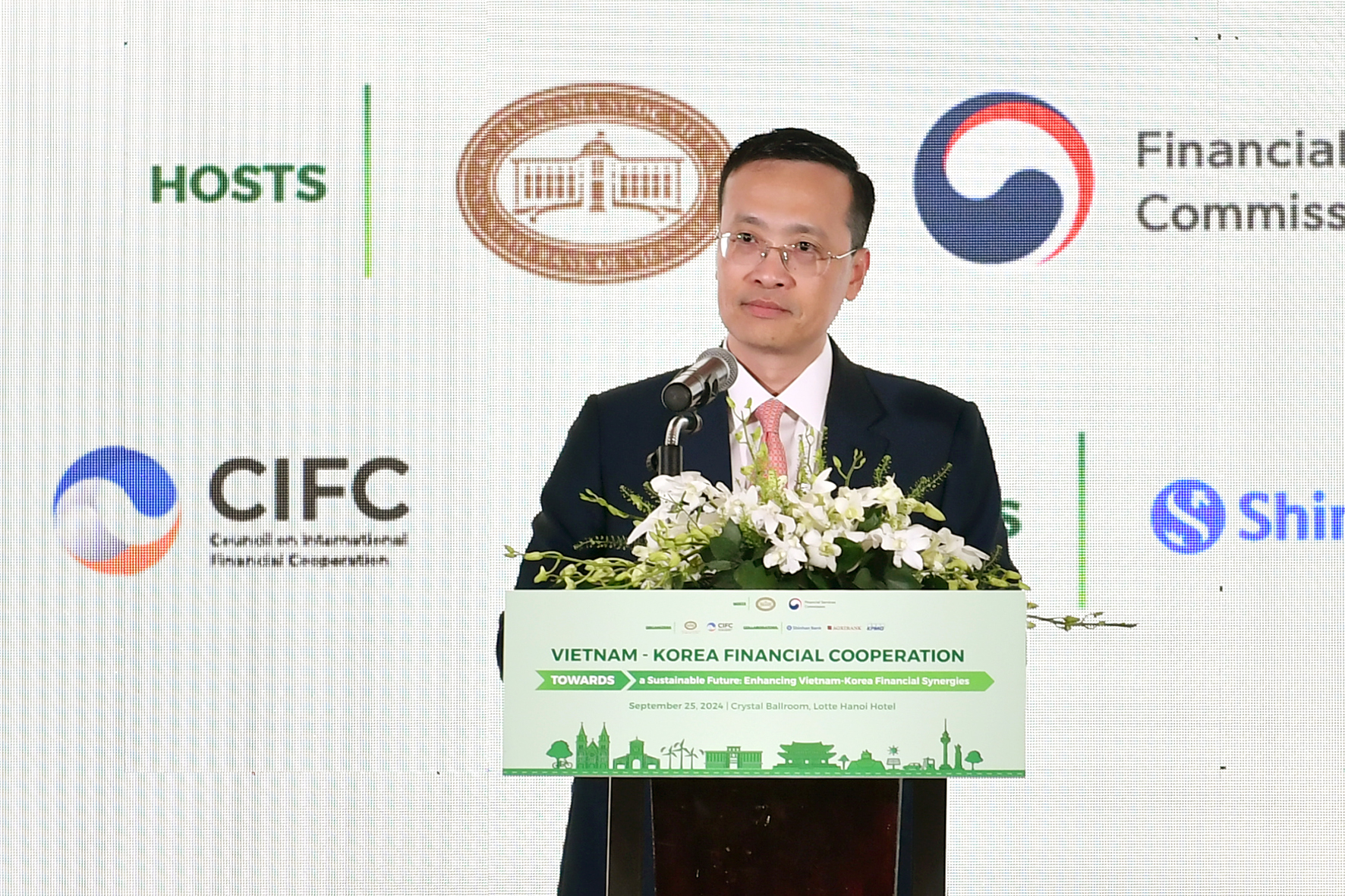 Phó Thống đốc NHNN Phạm Quang Dũng phát biểu tại Tọa đàm