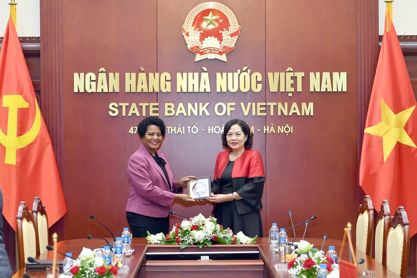 Thống đốc Nguyễn Thị Hồng tiếp Bộ trưởng, Chủ tịch NHTW Cuba sáng ngày 19/11