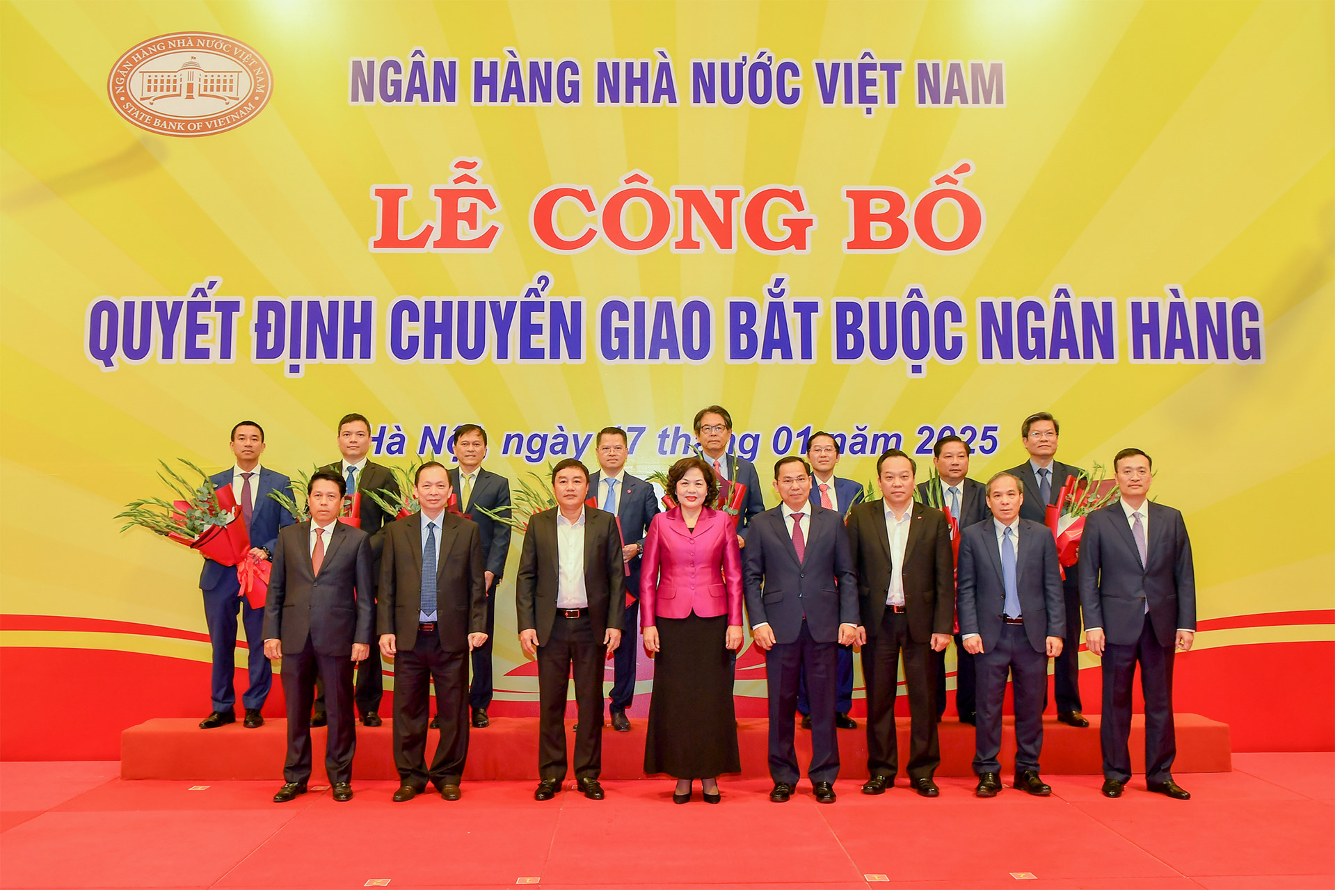 Các đại biểu chụp ảnh kỷ niệm tại buổi Lễ