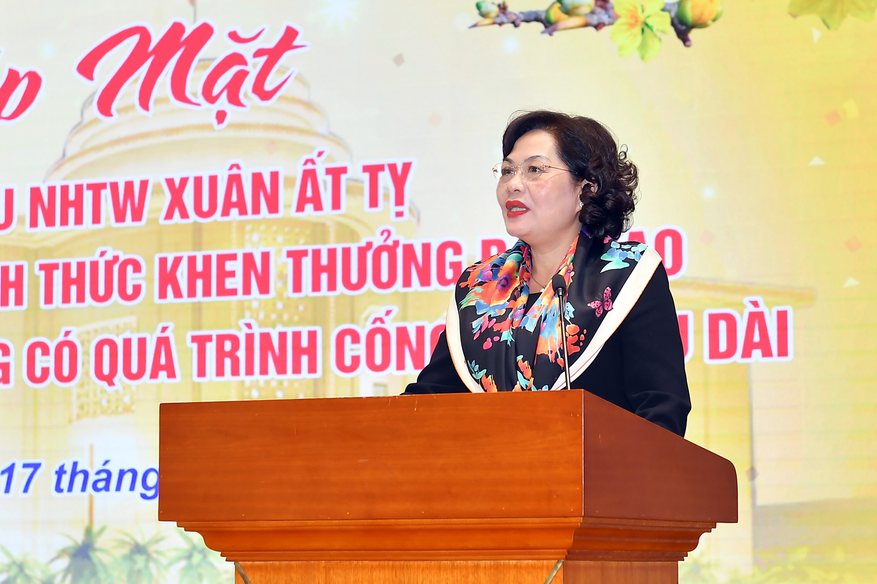 Thống đốc NHNN Nguyễn Thị Hồng phát biểu tại buổi gặp mặt