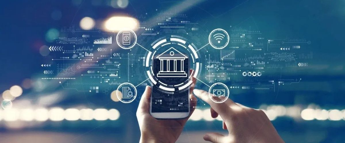 Với những giải pháp sáng tạo, Fintech không chỉ hỗ trợ mà còn bổ sung hiệu quả cho các dịch vụ ngân hàng truyền thống (Ảnh nguồn: Internet)
